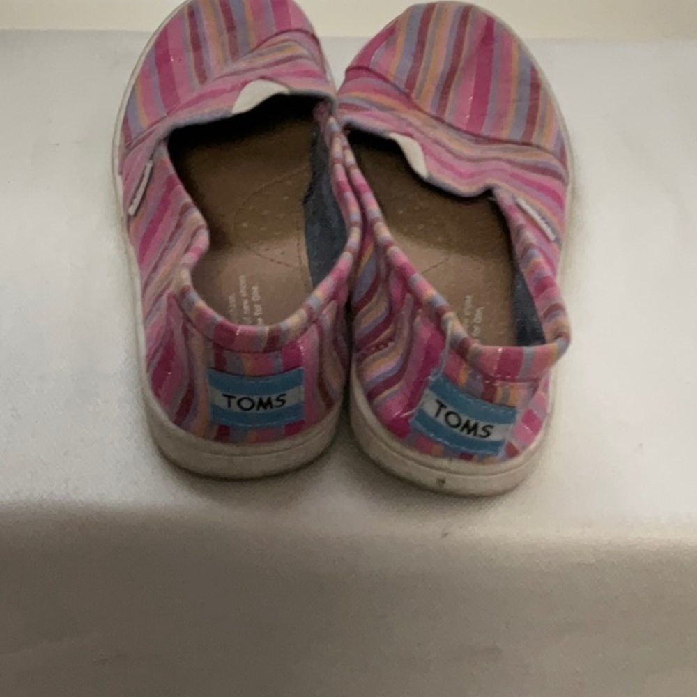 Toms - Picture 3 of 7